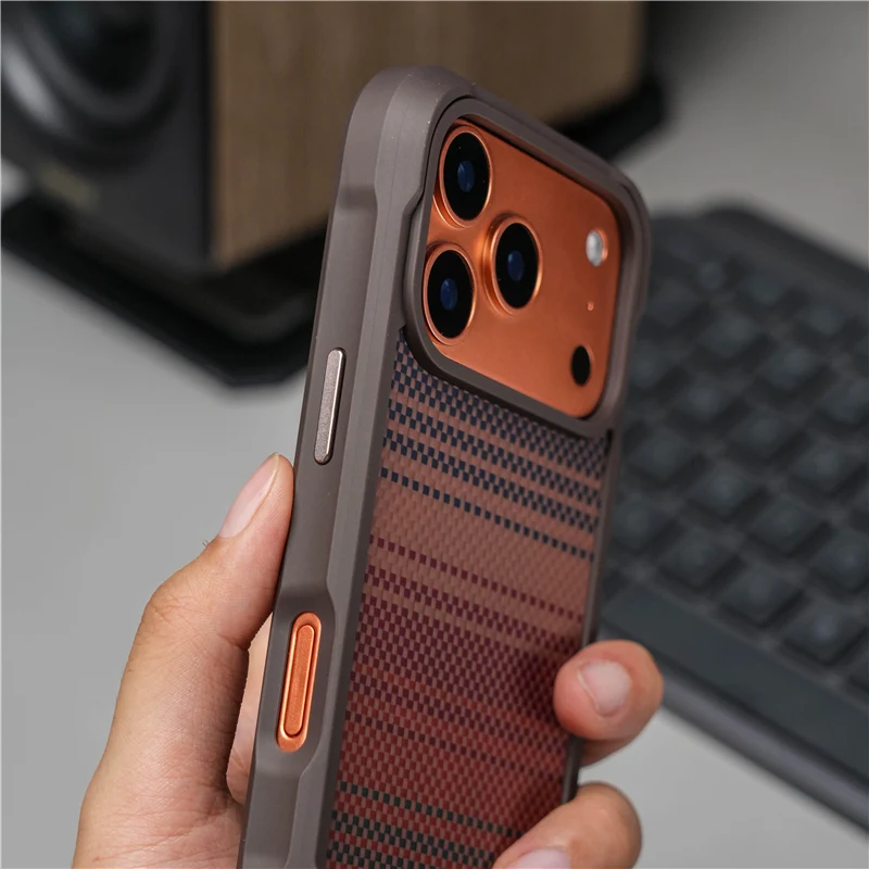 Tech Accessories Hard Case - Oryginalne geometryczne etui z tkaniny technicznej